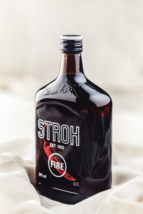 Stroh-Fire-Rumflasche-Cristallo